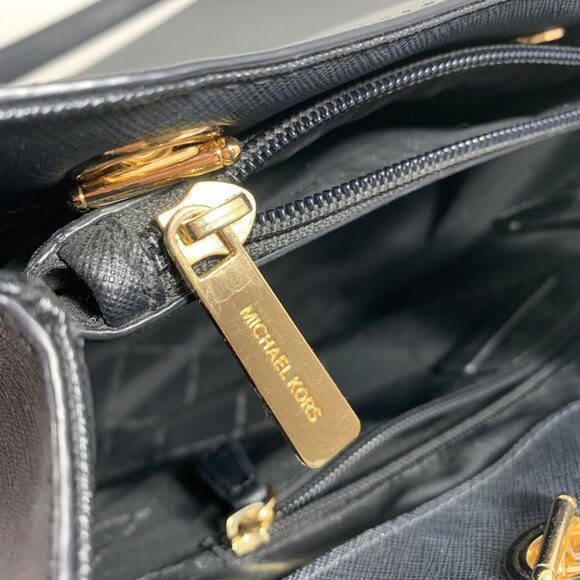 Michael Kors Susannah Large Saffiano Leather Shoulder Bag  display picture 1